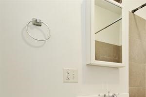 6401 S Maplewood Ave Apartments Chicago Bathroom